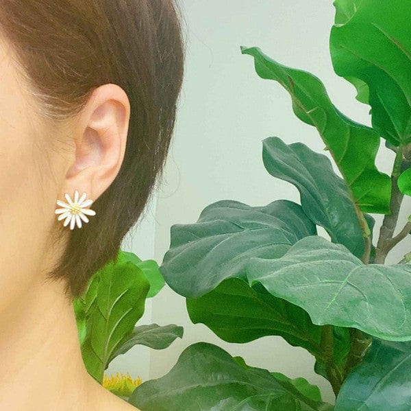 Ellison and Young White / OS Sweet Daisy Earrings